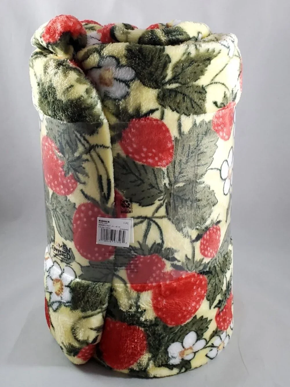 The Big One Oversized Supersoft Plush Blanket Yellow Strawberry Field 5x6 New